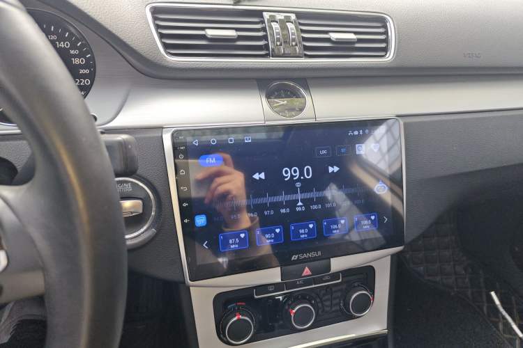 Used Volkswagen Magotan 2016 1.8TSI Smart Comfort Model Audio And AC Panel