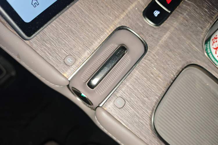 Used Nio ES7 2022 75 kWh Gear Lever