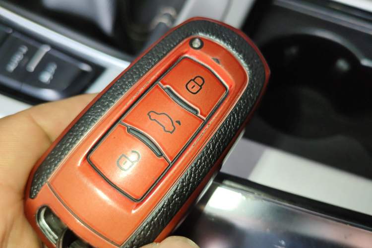 Used Geely Auto Emgrand X7 Sport 2016 2.0L Manual ZhiShang Version Interior 1