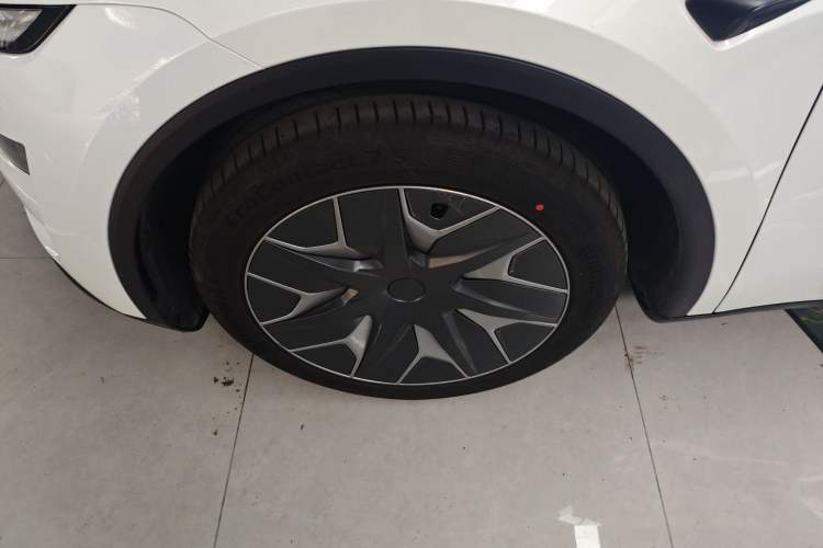 Used Tesla Model Y L 2025 Model Long-Range All-Wheel-Drive Version
