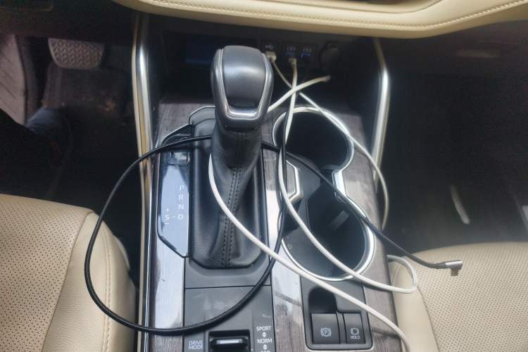 Used Toyota Highlander 2022 Dual-Engine 2.5L Four-Wheel Drive Supreme Edition 7-Seater Gear Lever