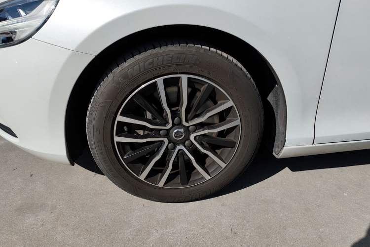 Used Volvo V40 2017 T3 Zhiyi Edition