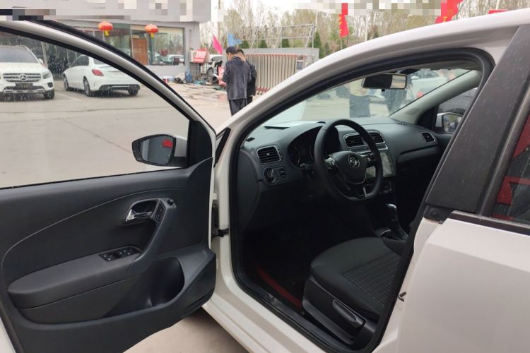 Used Volkswagen Polo 2016 1.6L Automatic Comfort Model