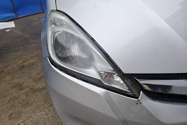 Used Honda Fit 2011 1.5L manual luxury version
