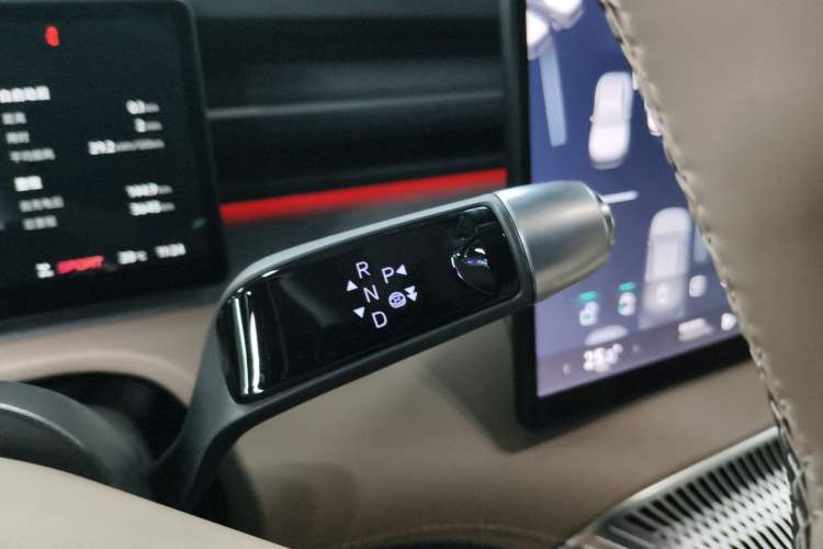 Used XPeng X9 2025 740 Ultra-Long Range Max
