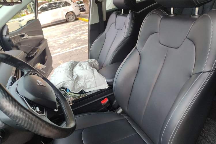 Used NETA U 2023 NETA U-Ⅱ Challenge Edition 500 U Show – Lithium Iron Phosphate Left Front Seat