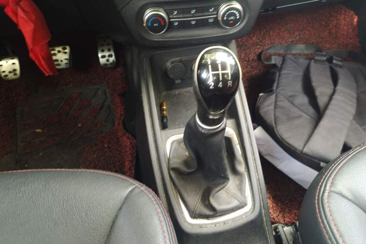 Used Haval H1 2015 1.5L Manual Luxury Model Gear Lever
