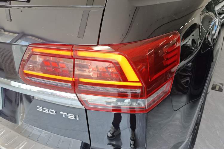 Used Volkswagen Teramont 2020 330TSI Two-Wheel-Drive Luxury Edition China VI Standard Right Rear Taillight