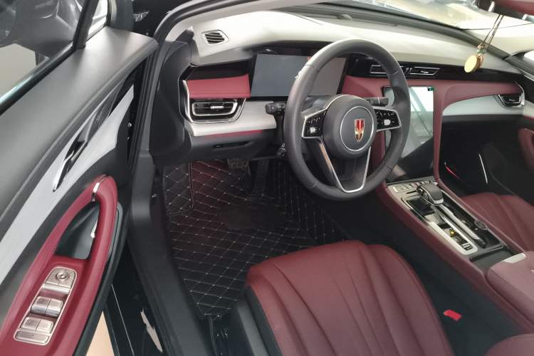 Used Hongqi H5 2025 2.0T Automatic Flag Edition – 500 000 Units Commemorative Version
