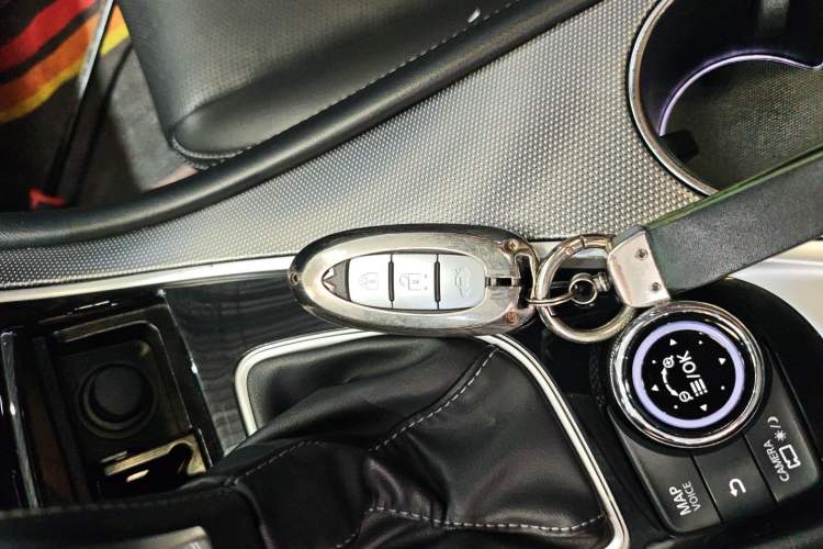 Used Infiniti Q50L 2018 2.0T Enjoyment Version China VI Standard Vehicle Key