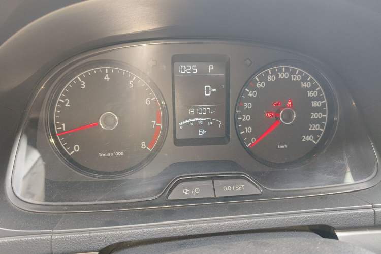 Used Volkswagen Lavida 2013 1.6L Automatic Fashion Edition Odometer Close Up