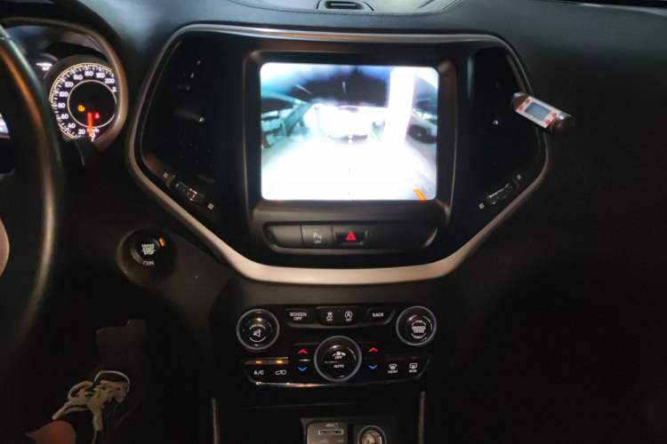 Used Jeep Cherokee 2017 2.4L Leading Smart Edition
