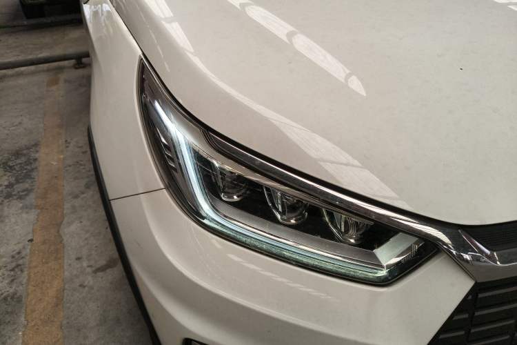 Used BYD Yuan New Energy 2019 EV535 Smart Connect Trendsetting Model Right Front Headlight