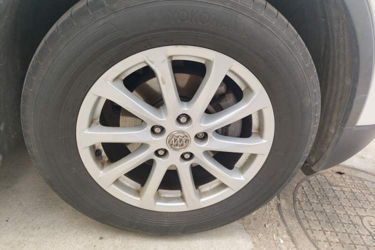 Used Buick Envision 2017 20T Two-Wheel Drive Elite Version Right Front Wheel Hub