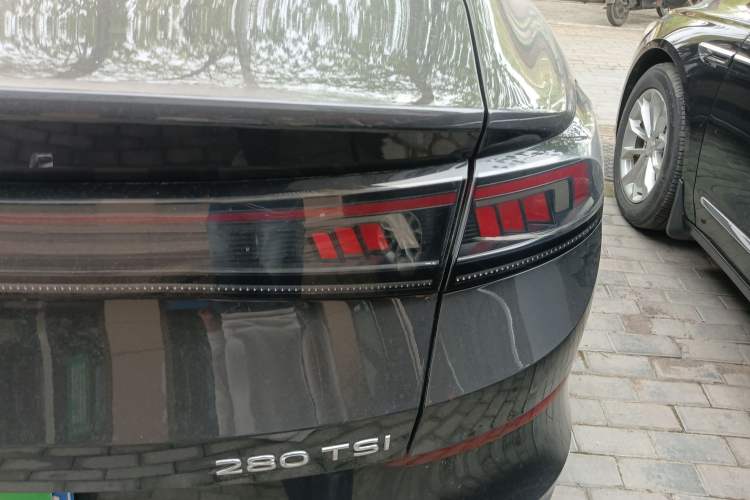 Used Volkswagen Lamando 2023 Lavida L 280TSI DSG Cool & Spicy Edition Right Rear Taillight