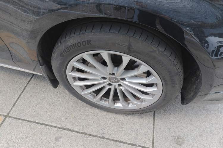 Used Audi A8 2012 A8L 45 TFSI quattro Luxury Model Right Front Wheel Hub