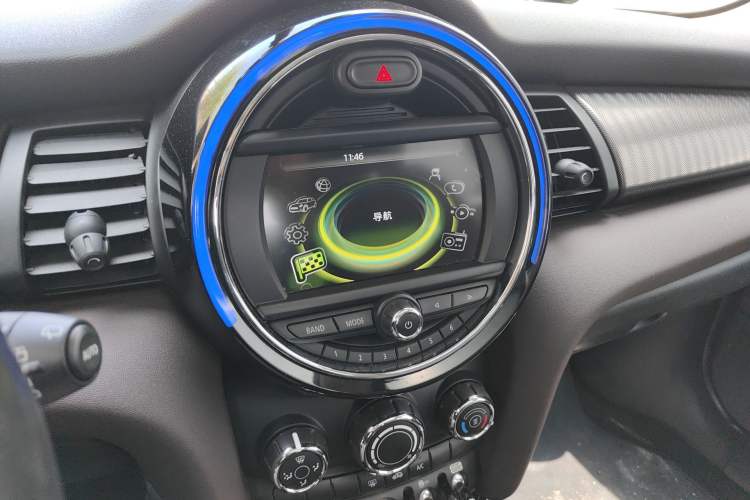 Used MINI 2016 1.5T COOPER Performance Edition 5-door version Audio And AC Panel