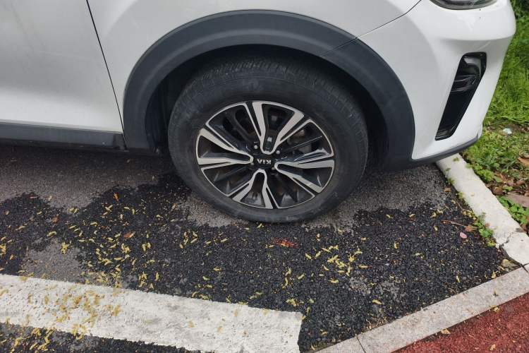 Used Kia kx1 Stonic 2019 1.4L Automatic Fashion Edition China VI Right Front Wheel Hub
