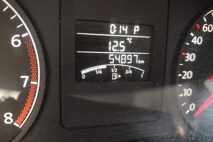 Used Volkswagen Sagitar 2014 1.6L Automatic Comfort Model Odometer Close Up