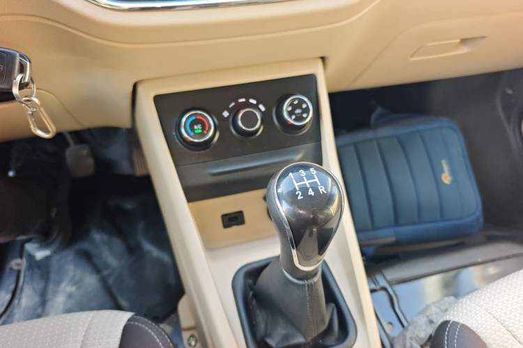 Used CHANGAN KUAYUE Xing V5 2021 1.6L Jinbao Edition Luxury Version DAM16KR