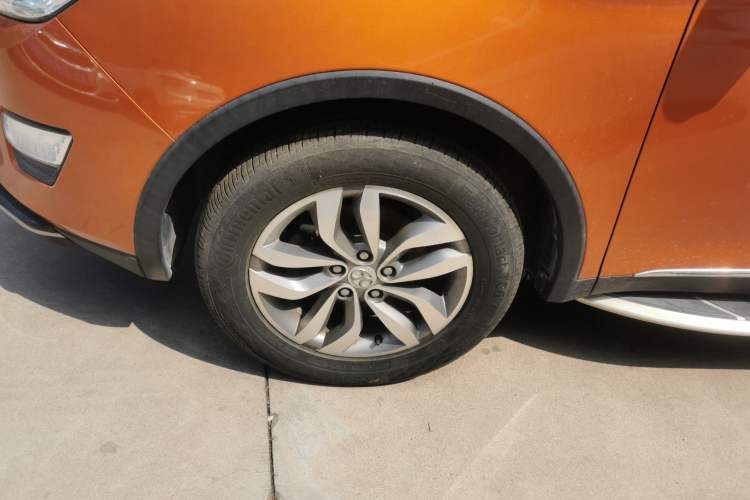 Used BAIC Senova X65 2015 2.0T Automatic Elite Model Left Front Wheel Hub