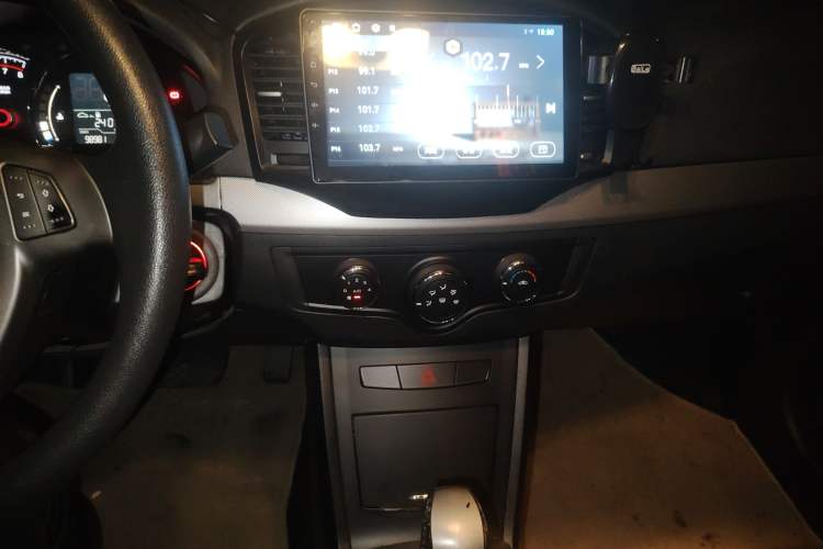 Used Roewe 350 2013 350C 1.5L Automatic Xunyue Edition Audio And AC Panel