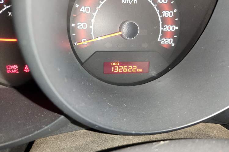 Used Kia Soul 2012 1.6L MT GL Odometer Close Up