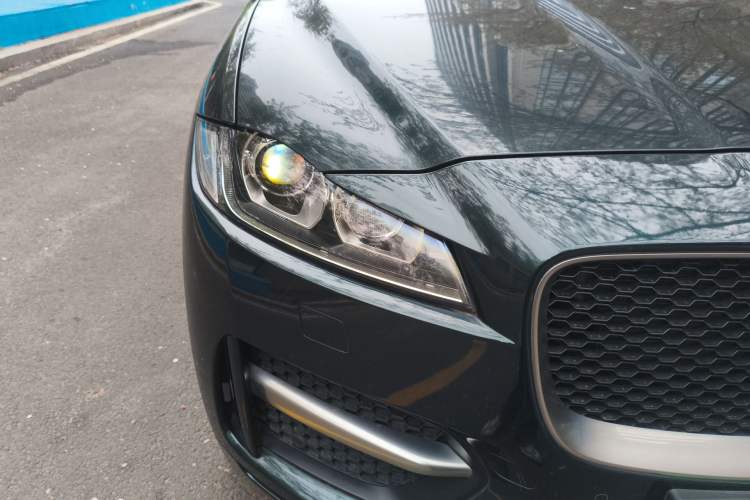 Used Jaguar F-PACE 2016 2.0T Two-Wheel-Drive R-Sport Sport Edition Right Front Headlight