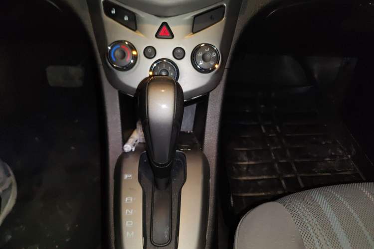 Used Chevrolet Aveo Sonic 2014 Sedan 1.4SL AT Fashion Edition