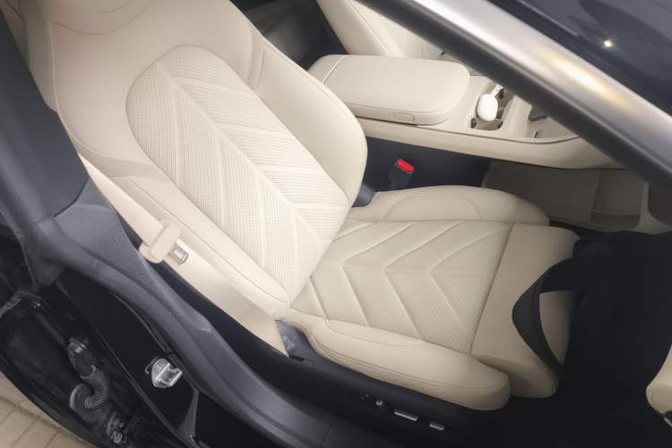 Used Nio ET5T 2025 75 kWh Touring Right Front Seat