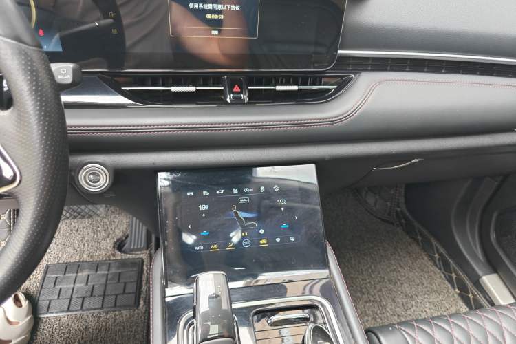 Used Bestune T99 2020 20TD Automatic Prestige Edition Audio And AC Panel