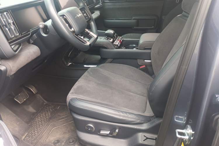 Used Formula Leopard 5 2023 Cloud Ride Flagship Edition