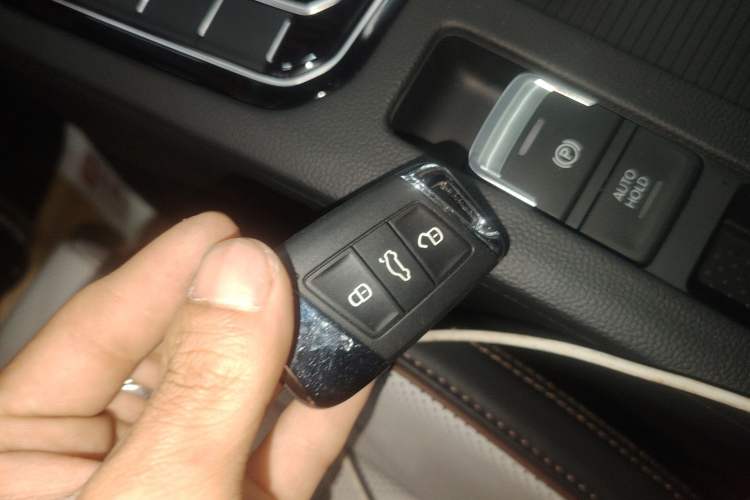 Used Volkswagen Magotan 2023 2 Million Units Commemorative Edition 330TSI DSG Luxury Version Vehicle Key