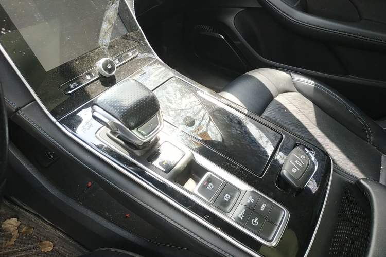 Used Rising ER6 2021 New Dynamic Edition 620km Smart Enjoyment Version Gear Lever