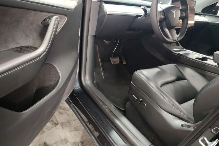 Used Tesla Model Y 2023 Rear-Wheel-Drive Version
