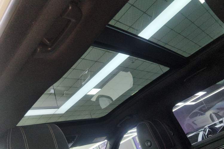 Used Land Rover Range Velar 2018 P380 R-DYNAMIC SE Headliner