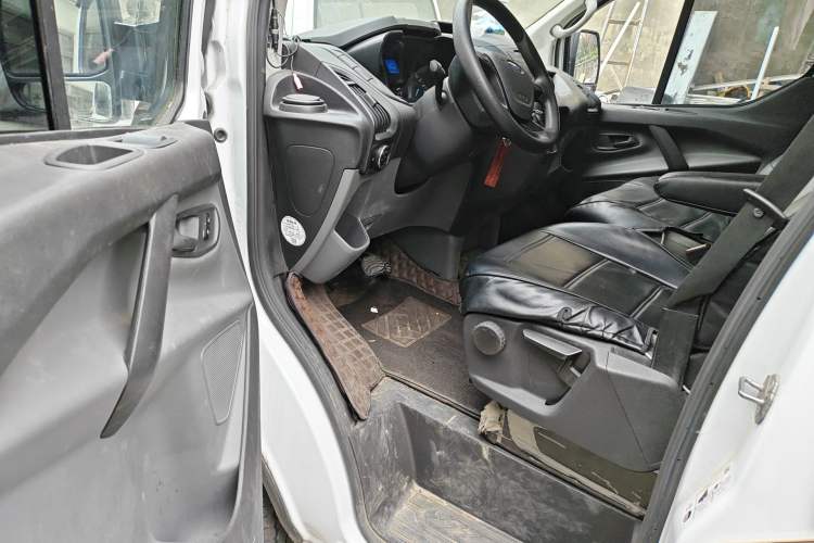 Used Ford Transit 2019 2.0T Gasoline Automatic Multi-Function Commercial Vehicle Short Wheelbase Low Roof 6-Seater China VI Standard Driver Seat