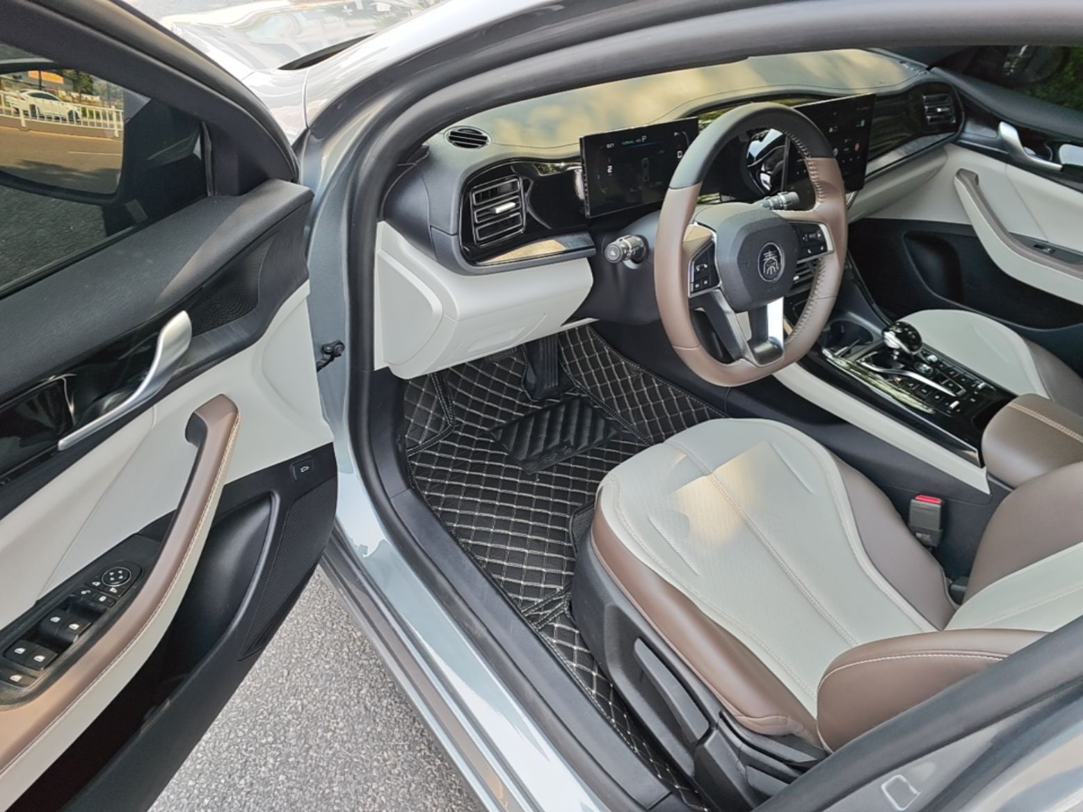 BYD Qin PLUS 2024 HONOR Edition DM-i 55KM Leading Model — снимка 18