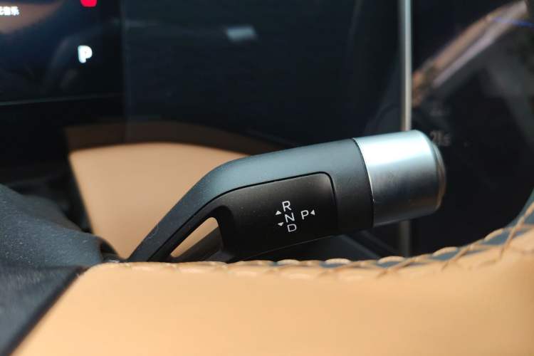 Used Geely Galaxy L7 2024 1.5T 115 km Starship Dragon Edition Gear Lever