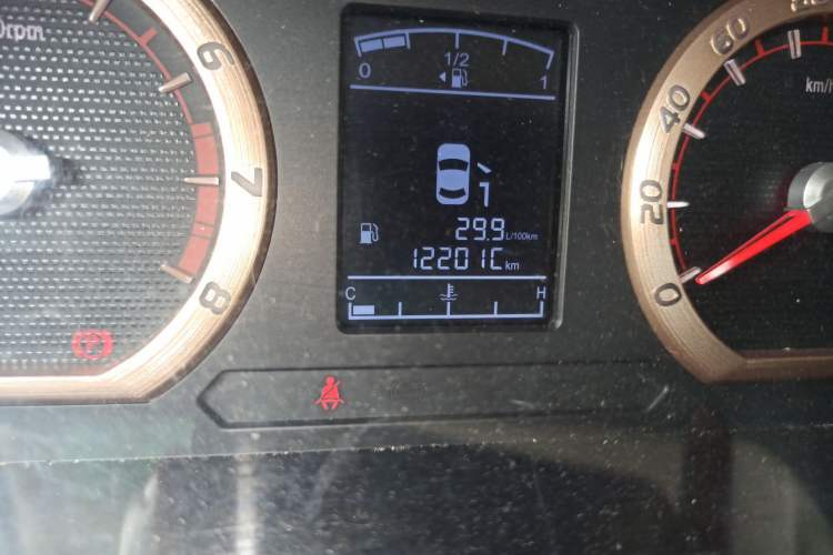 Used FORTHING Lingzhi 2018 M5L 1.6L 7-Seater Luxury Model Odometer Close Up