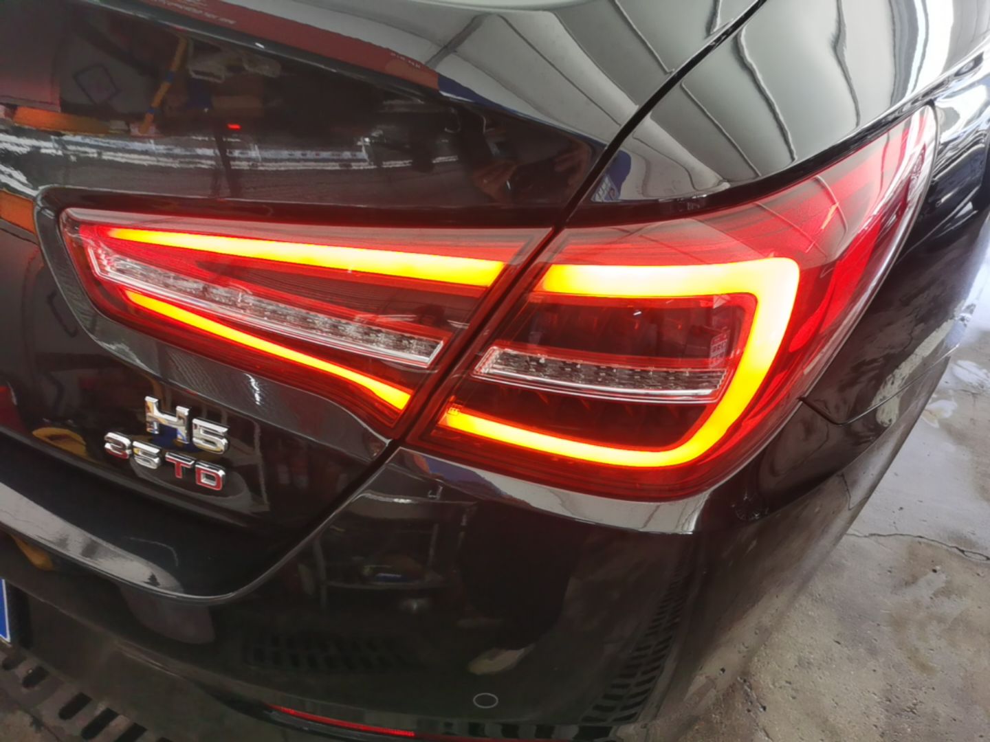 Hongqi H5 2022 Classic Model 1.8T Automatic Smart Connect Flagship Edition - Chinese Trim Chang — снимка 9