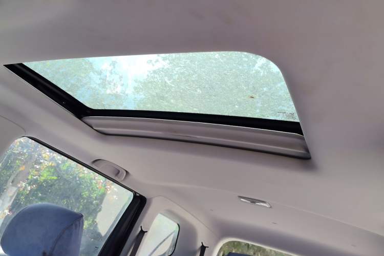 Used CHANGAN KAICHENG Oushang A600 2016 1.5L Manual Luxury 7-Seater Headliner