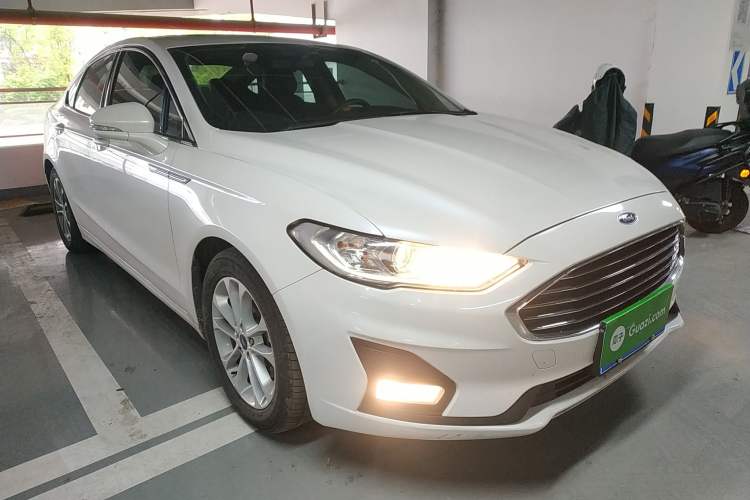 Used Ford Mondeo 2020 EcoBoost 200 Stylish Model Front Right 45 Deg