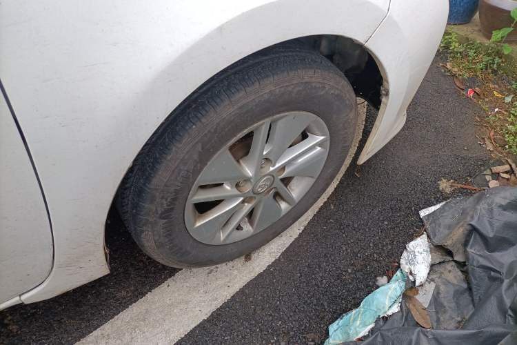 Used Toyota Corolla 2014 1.6L CVT GL Right Front Wheel Hub