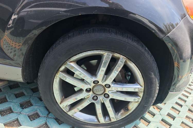 Used Audi Q7 2006 4.2 FSI quattro Technology Edition Right Front Wheel Hub