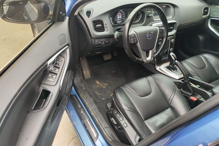Used Volvo V40 2015 1.6T Zhiya Edition Driver Seat
