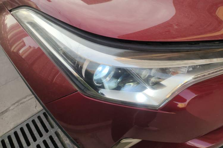 Used Toyota IZOA 2018 2.0L Yichi Version China VI Standard Right Front Headlight
