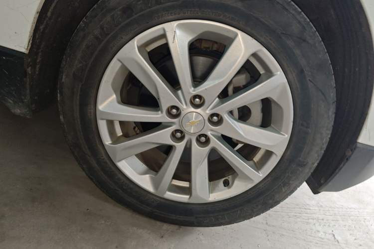 Used Chevrolet Equinox 2018 550T Automatic All-Wheel-Drive Explorer Edition Right Front Wheel Hub