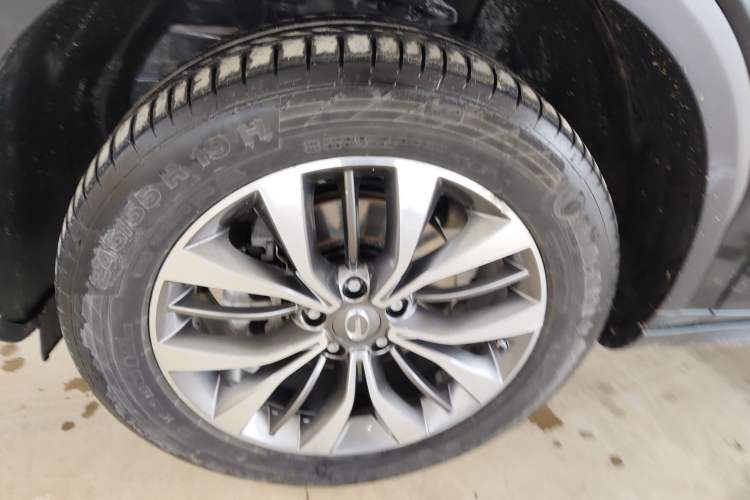 Used GAC Trumpchi GS8 2019 390T Two-Wheel Drive Luxury Smart Connectivity Version (7 Seats) Exterior 4