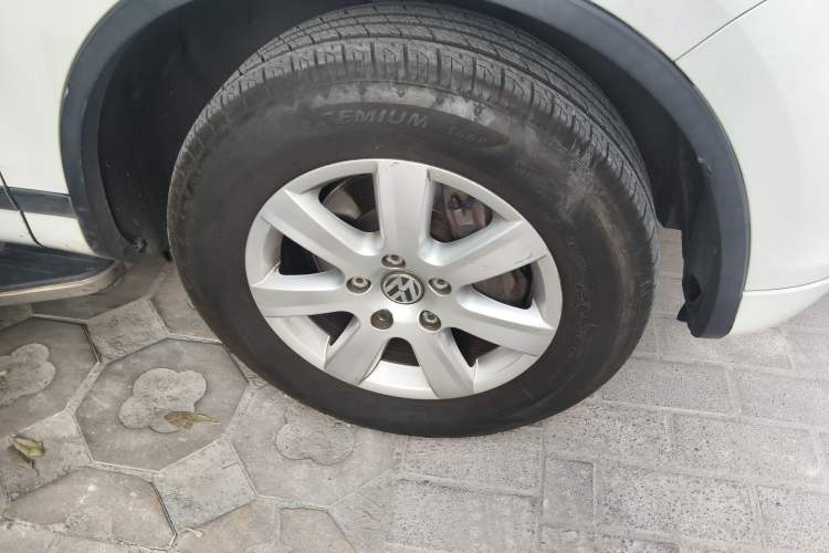 Used Volkswagen Touareg 2015 3.0 TSI Standard Model Right Front Wheel Hub